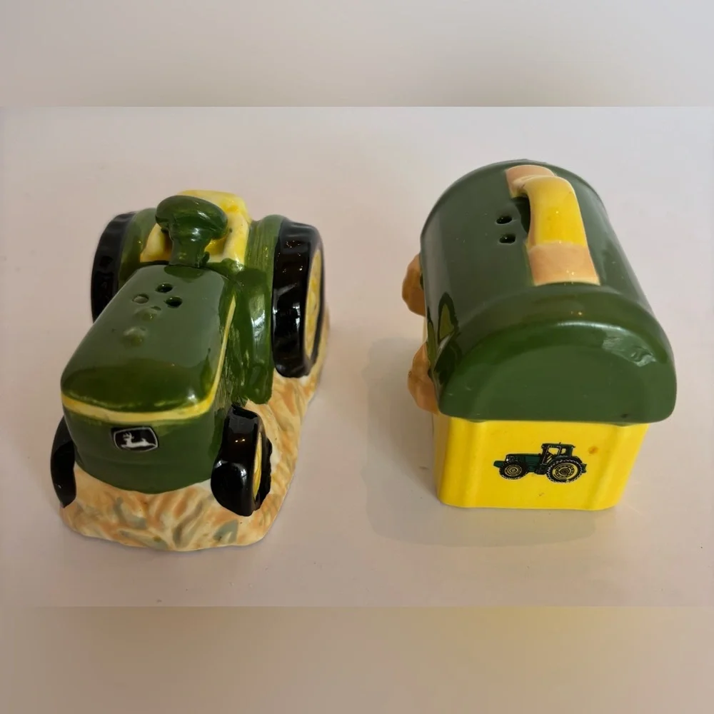 John Deere Tractor & Lunchbox Salt & Pepper  Set